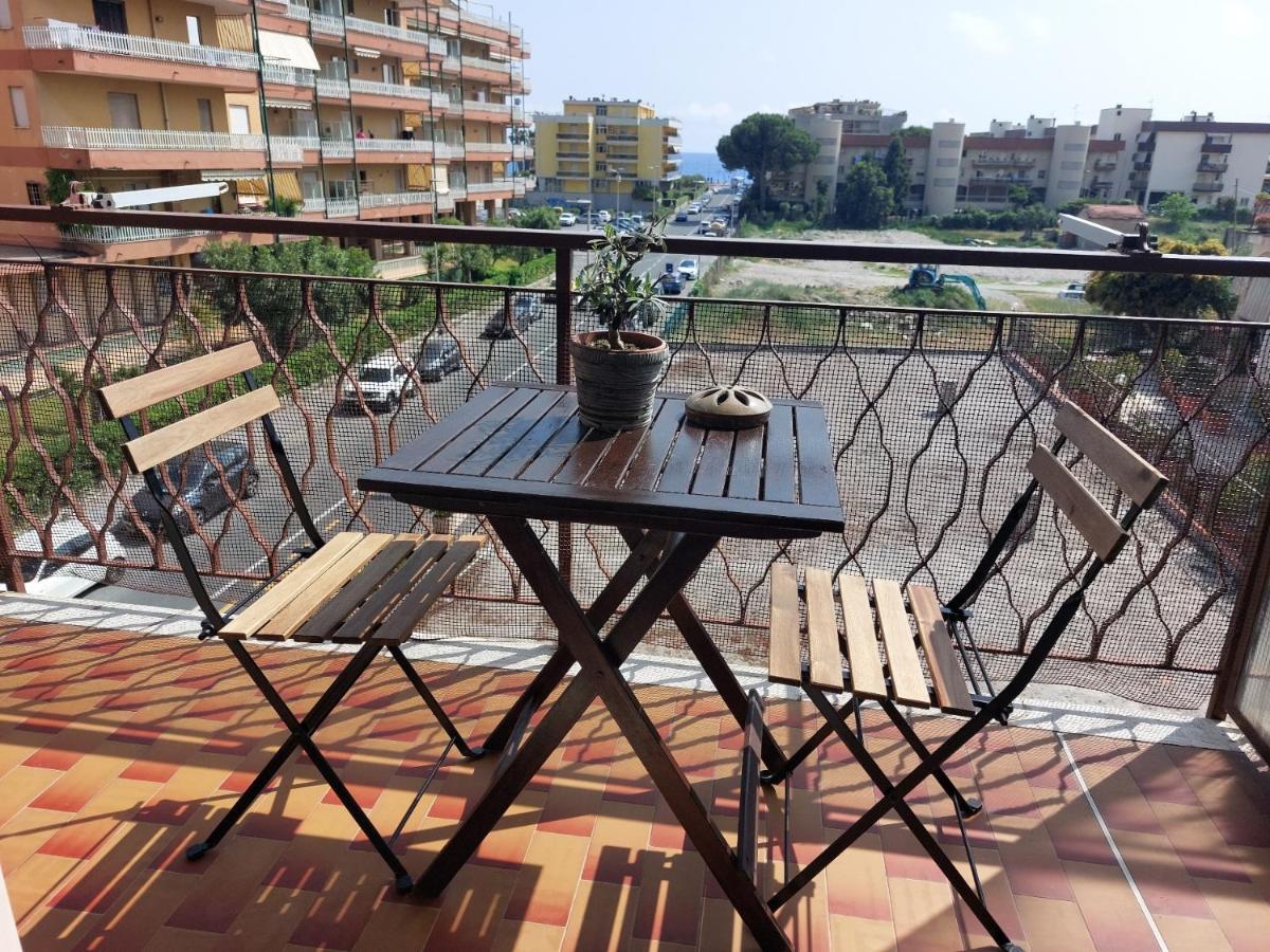 Apartamento Casa Laura Ventimiglia Exterior foto